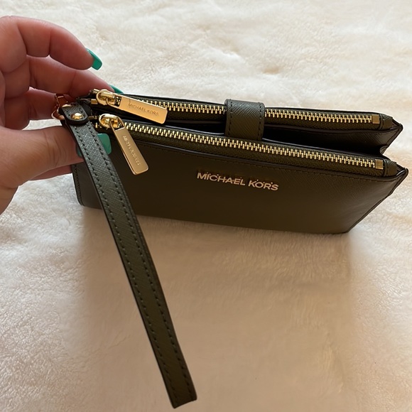 Michael Kors Wallet - Picture 2 of 5